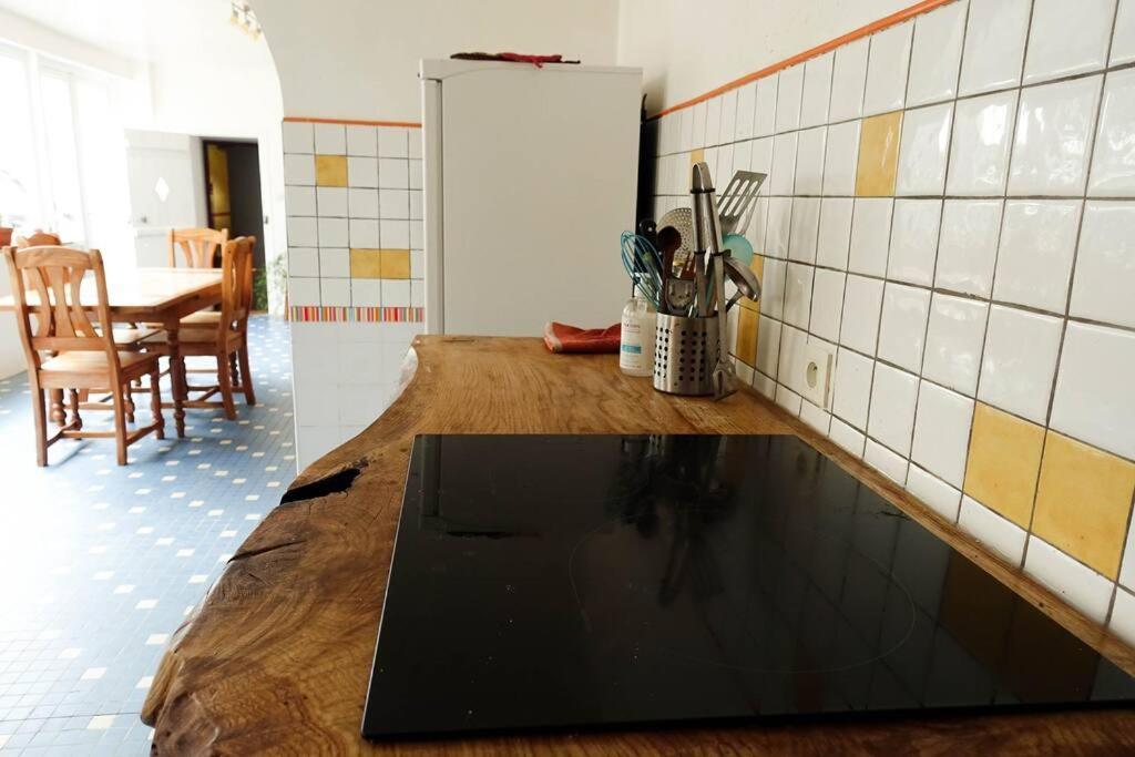 Gite Au Coeur D'Une Residence D'Artiste Saint-Aubin-de-Bonneval Extérieur photo