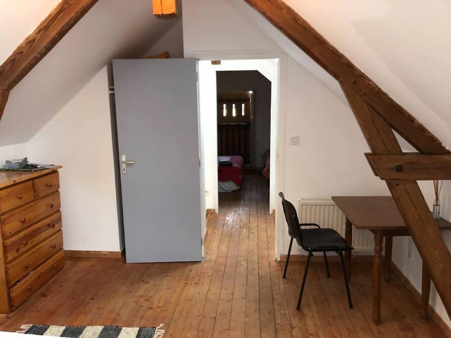 Gite Au Coeur D'Une Residence D'Artiste Saint-Aubin-de-Bonneval Extérieur photo