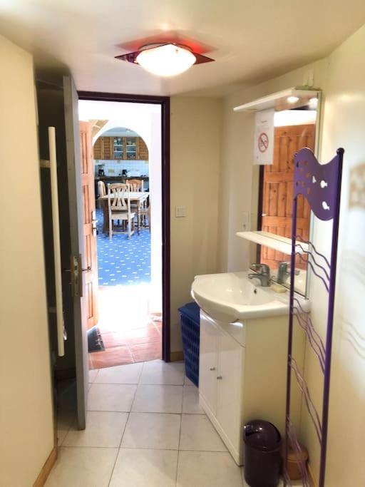 Gite Au Coeur D'Une Residence D'Artiste Saint-Aubin-de-Bonneval Extérieur photo