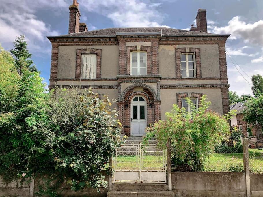 Gite Au Coeur D'Une Residence D'Artiste Saint-Aubin-de-Bonneval Extérieur photo